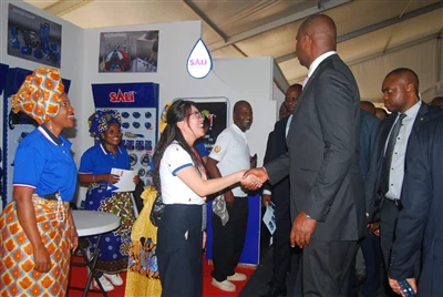 SALI Hristu forsetanum í hendur, gangaðu með ágætum.